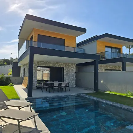 Ayayorgi Sueper Lueks Havuzlu Villa Çeşme