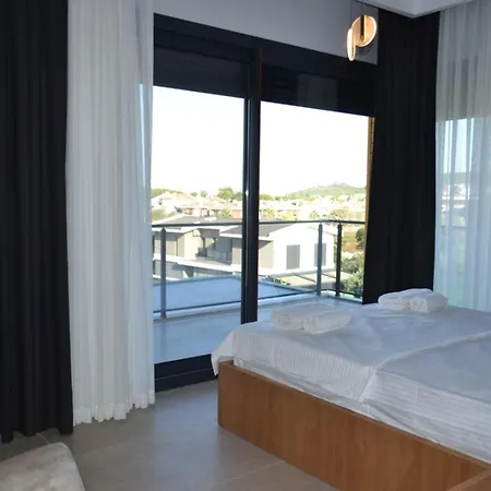 Ayayorgi Sueper Lueks Havuzlu Villa Çeşme