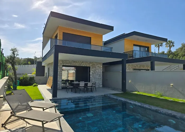 Ayayorgi Sueper Lueks Havuzlu Villa Cesme