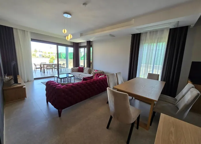 Ayayorgi Sueper Lueks Havuzlu