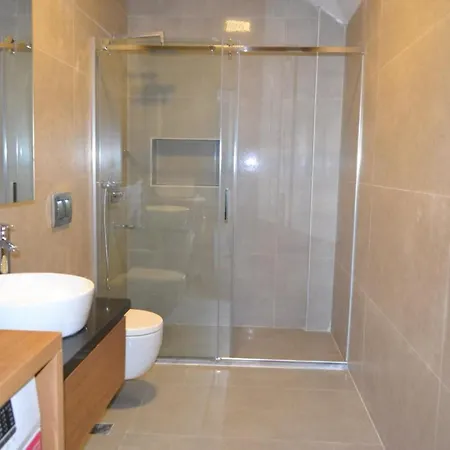 Ayayorgi Sueper Lueks Havuzlu Villa *