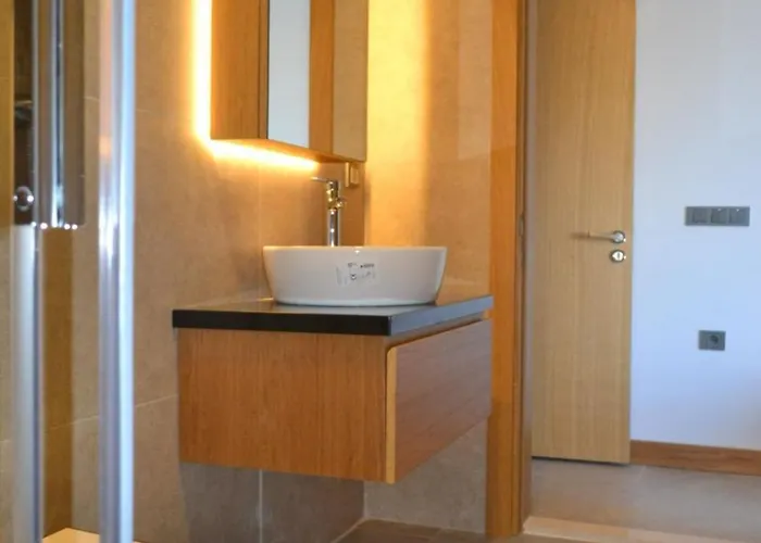 Ayayorgi Sueper Lueks Havuzlu Cesme